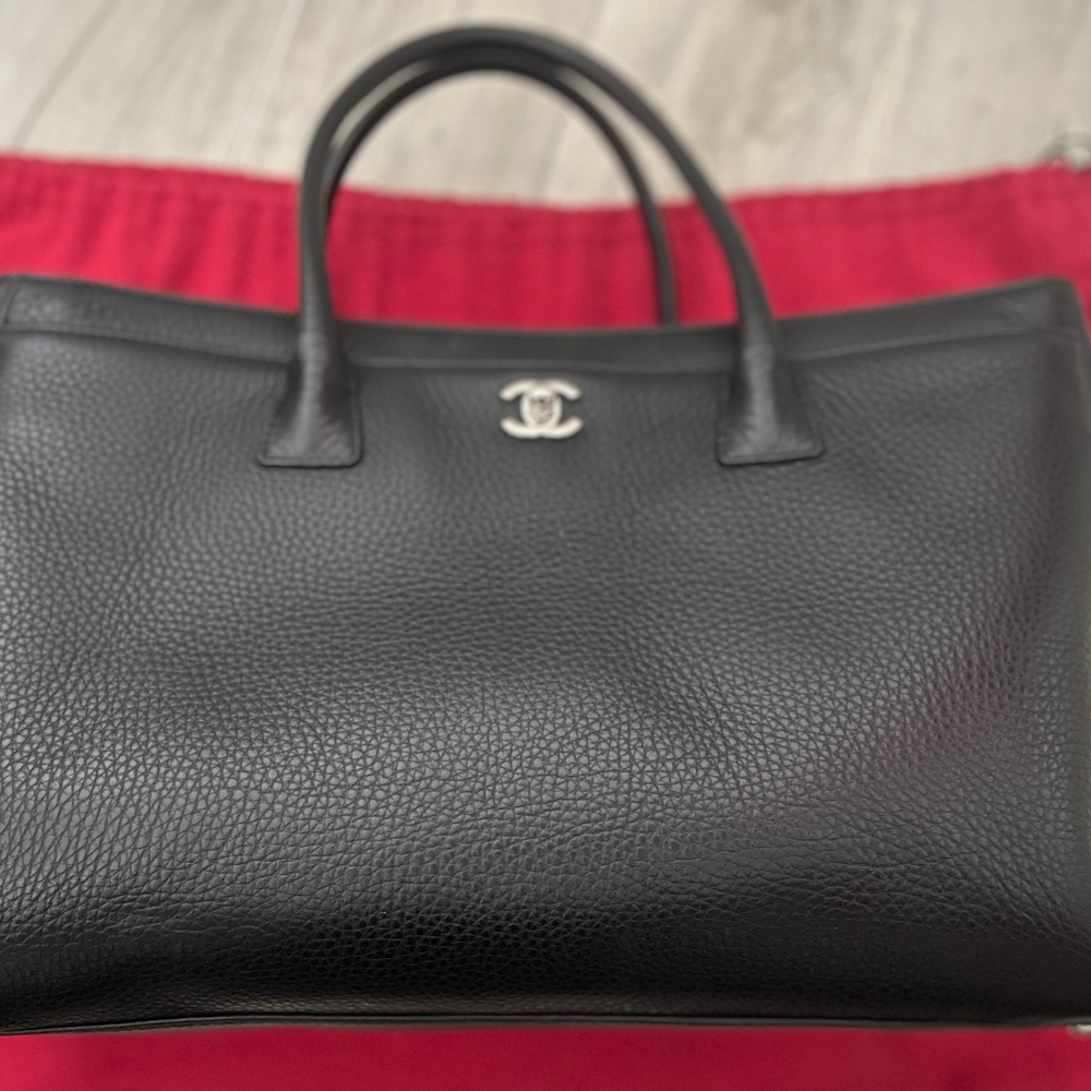 Authenti, luxury and Elegant Chanel Tote Bag